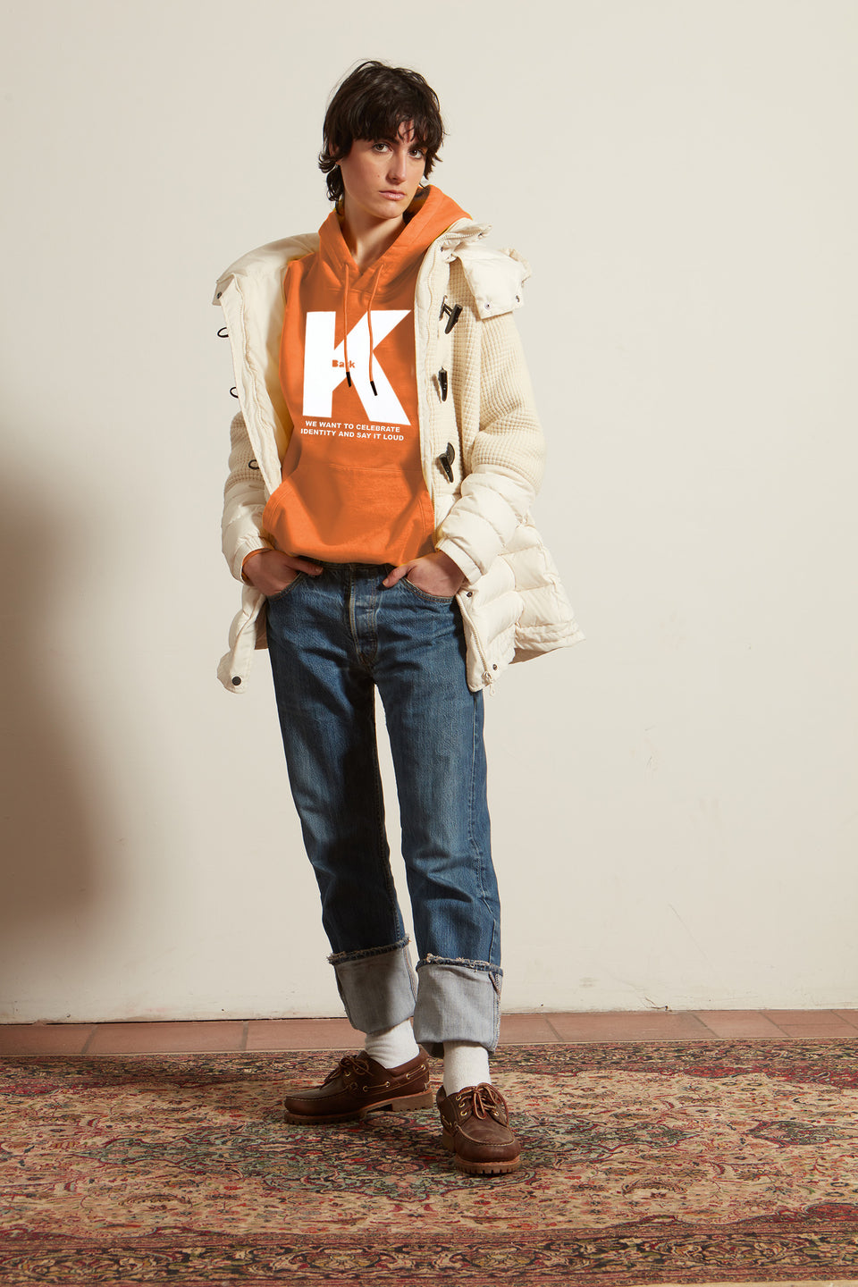 Felpa con cappuccio lettera "K"