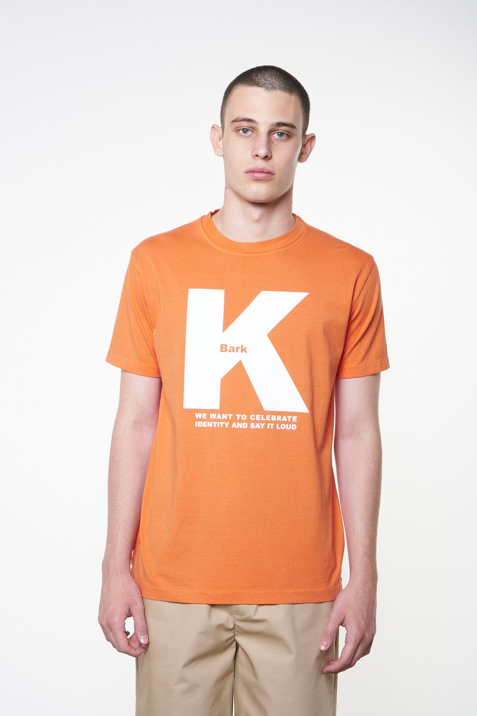 T-shirt con lettera K