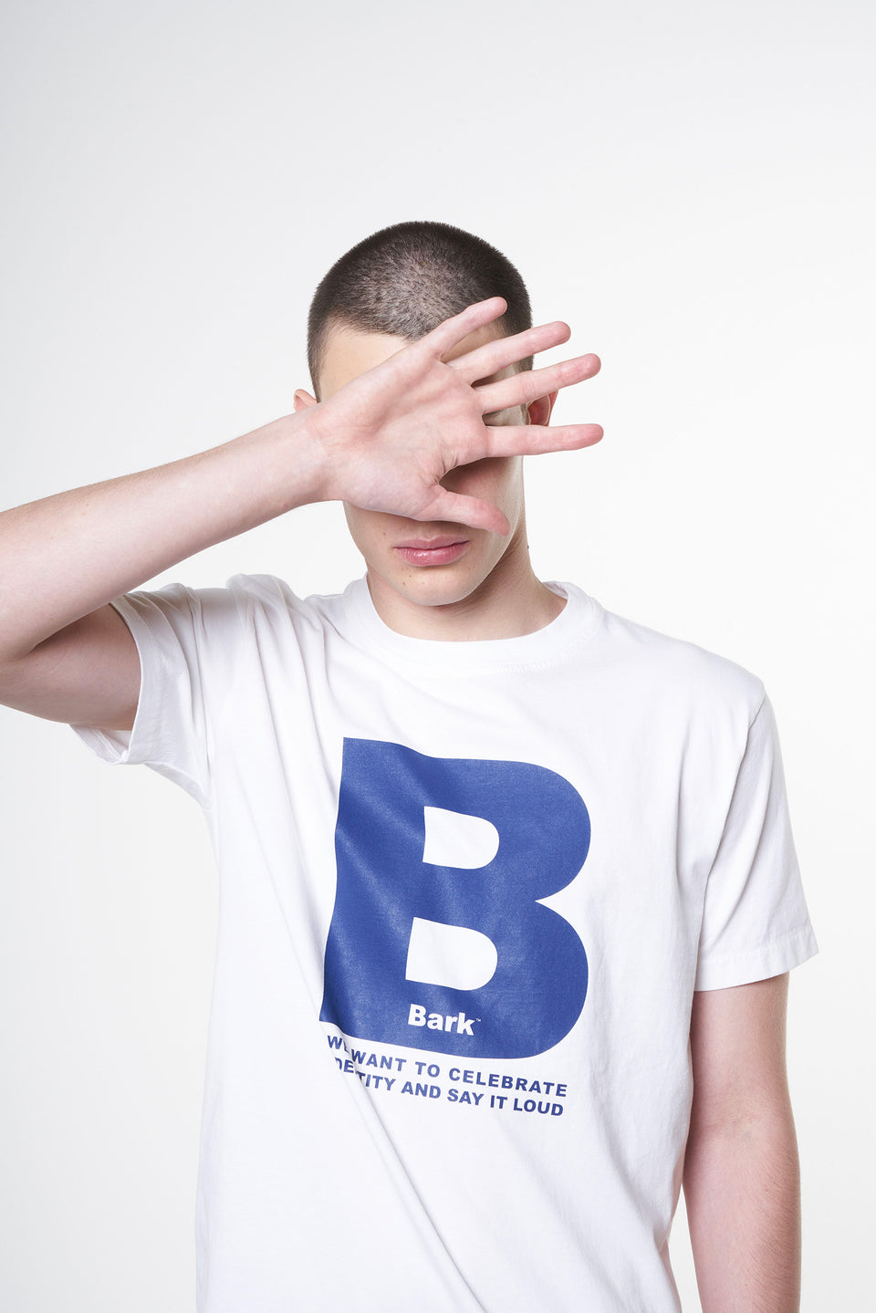 T-shirt con lettera B